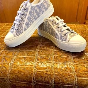 Christian Dior size 38 or Us size 7 1/2 in new condition!